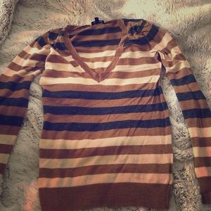 Super cute v-neck sweater